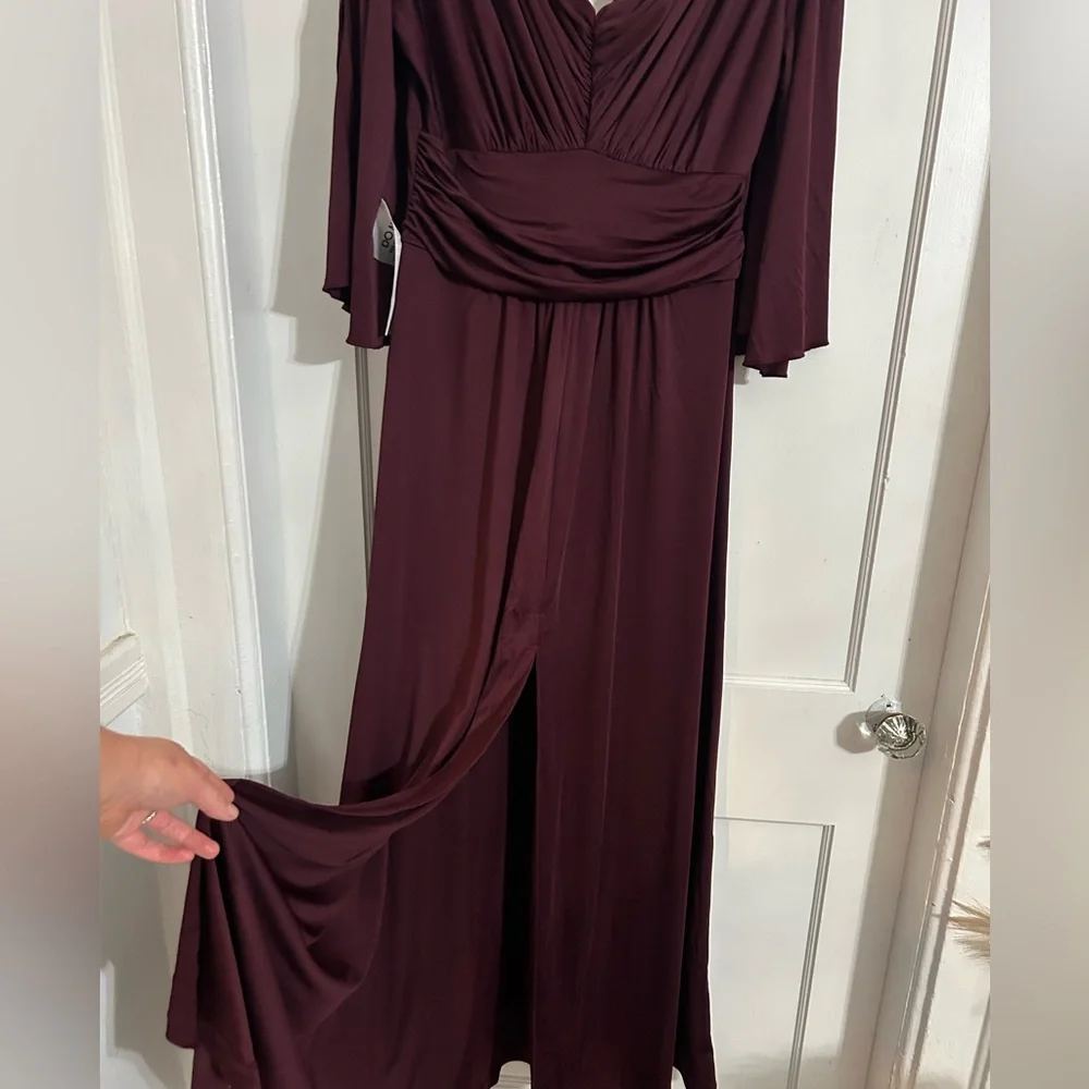 Elegant Burgundy Maxi Dress - Picture 5 of 8